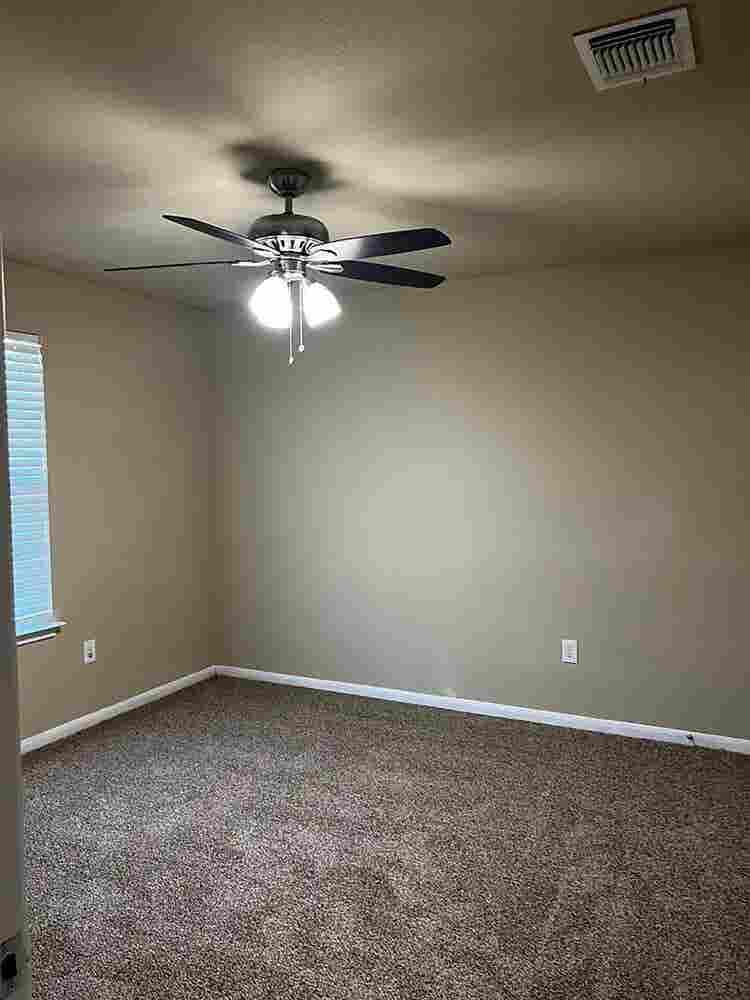 4 BR in Manor