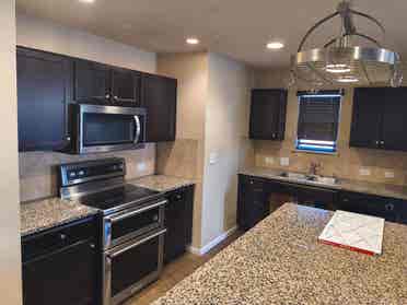 4 BR in Manor