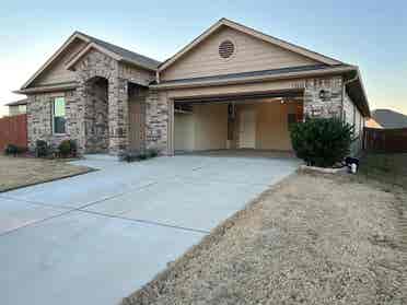 4 BR in Manor