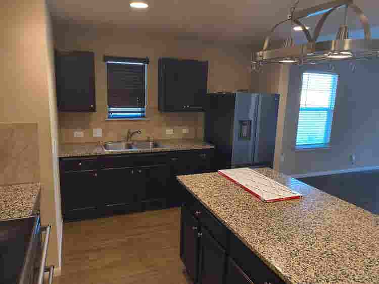 4 BR in Manor