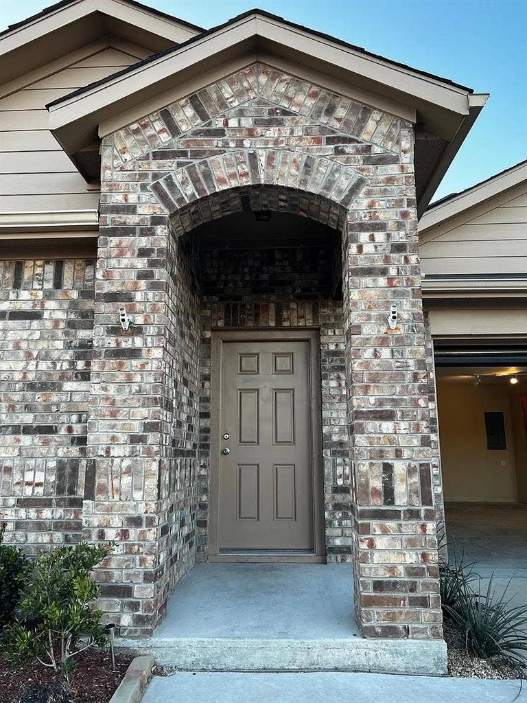 4 BR in Manor