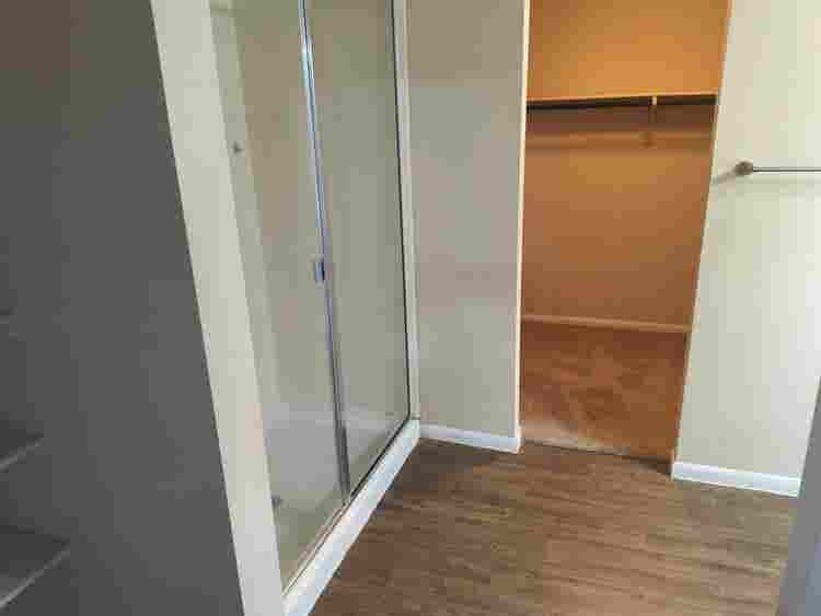 4 BR in Manor