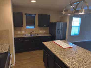 4 BR in Manor