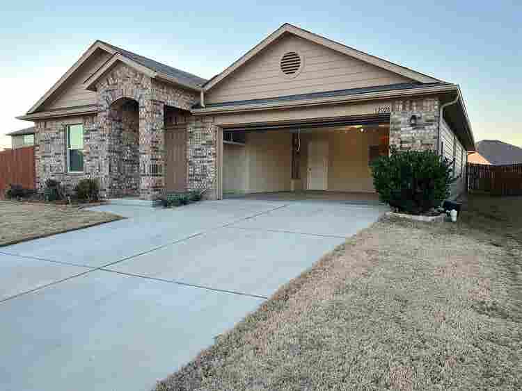 4 BR in Manor