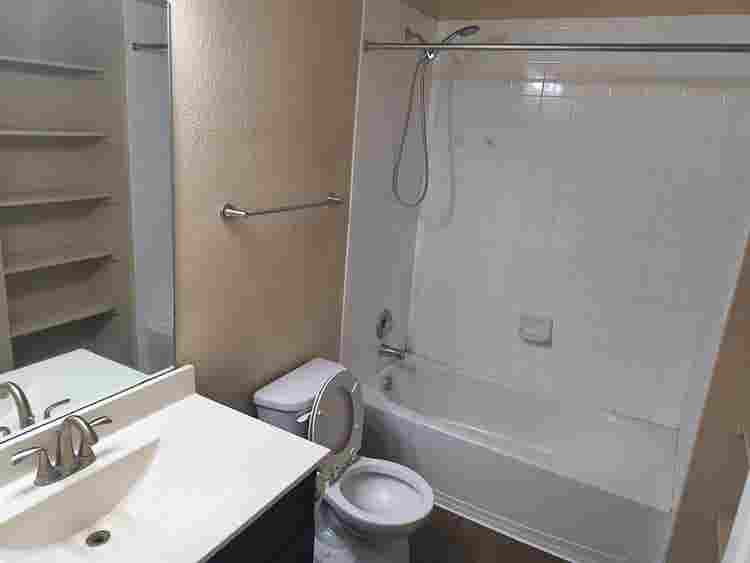 4 BR in Manor