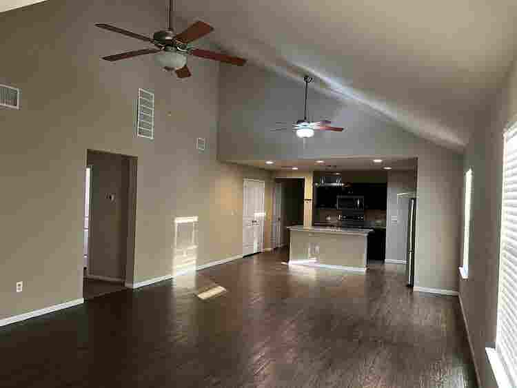 4 BR in Manor