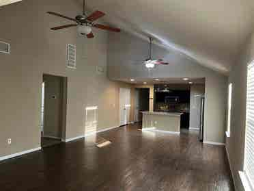 4 BR in Manor