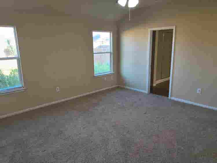 4 BR in Manor