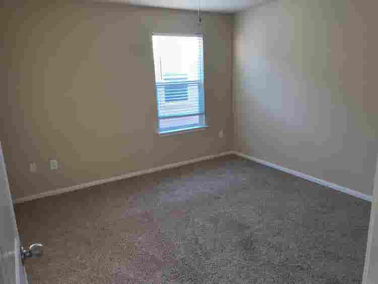4 BR in Manor
