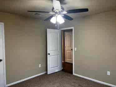 4 BR in Manor