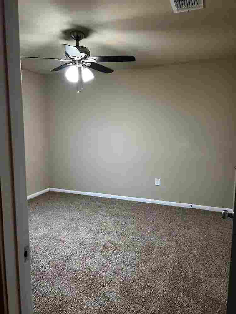 4 BR in Manor