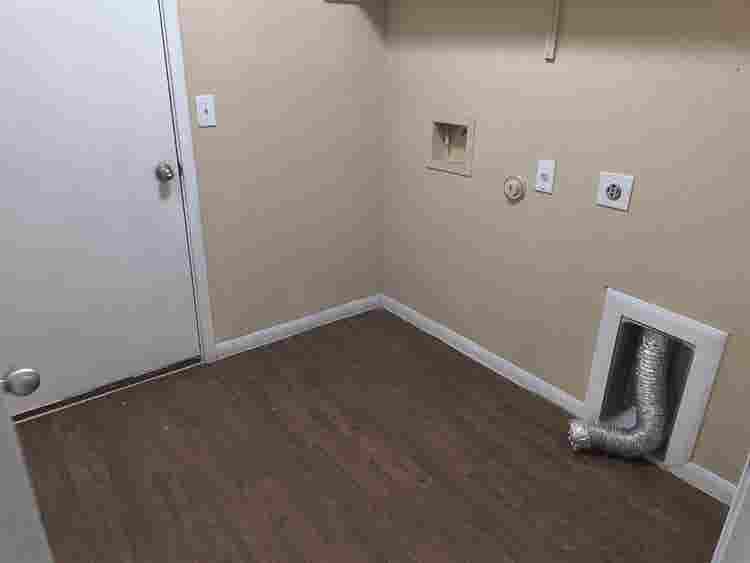 4 BR in Manor