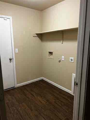 4 BR in Manor