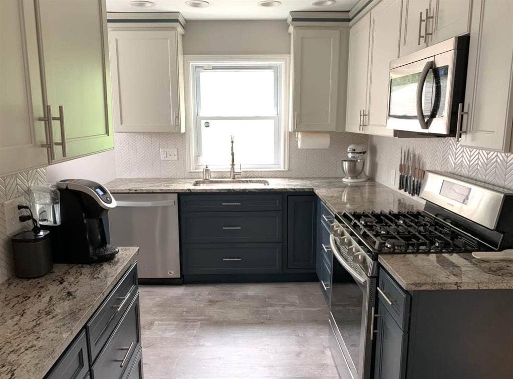 ROOM FOR RENT - FEMALE ONLY
