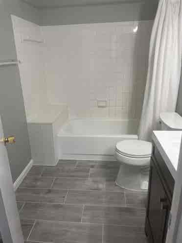 Seeking Female Roommate for Primary
