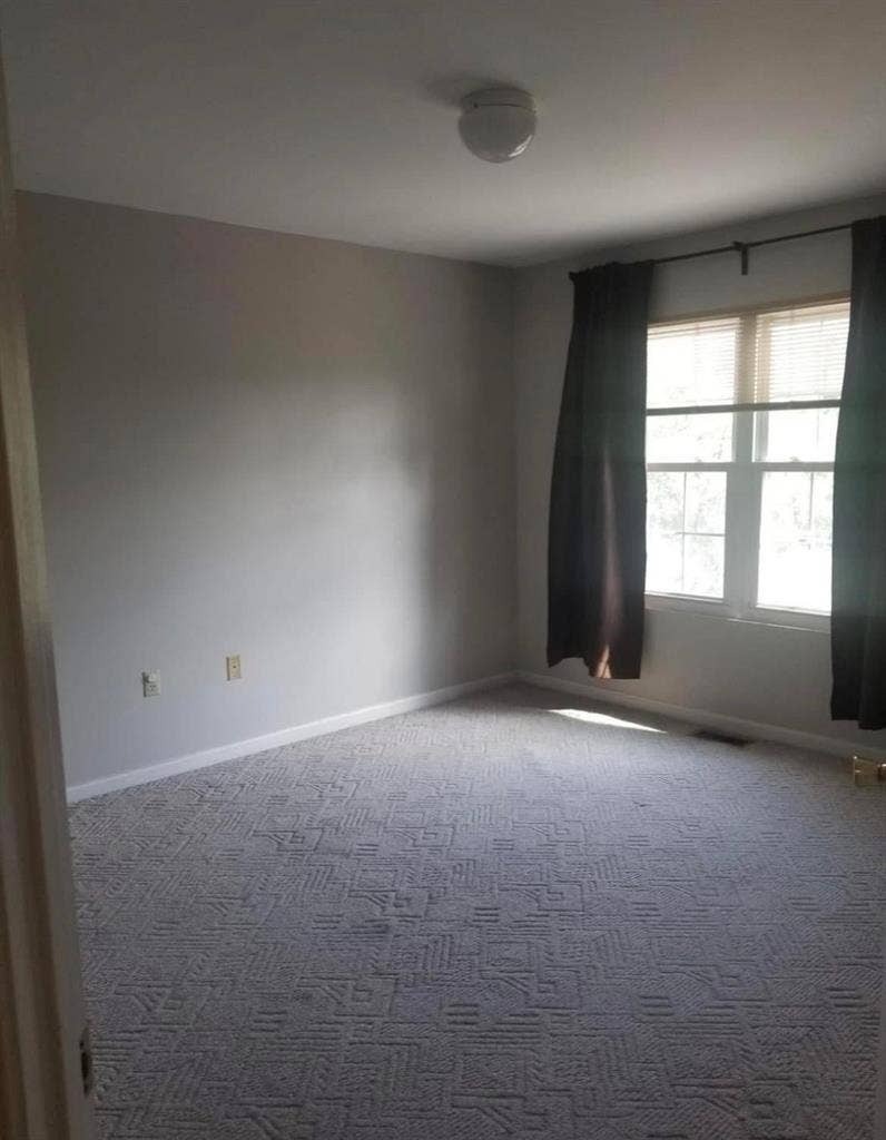 Seeking Female Roommate for Primary