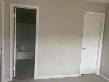 Seeking Female Roommate for Primary