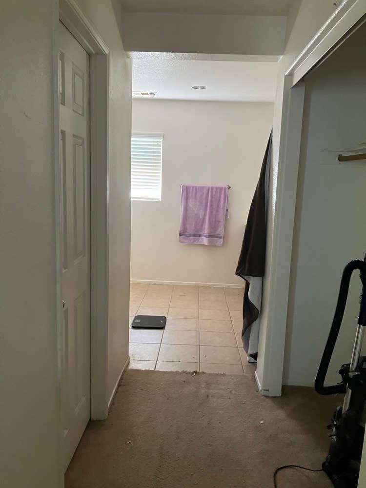 Master bedroom for rent or smaller