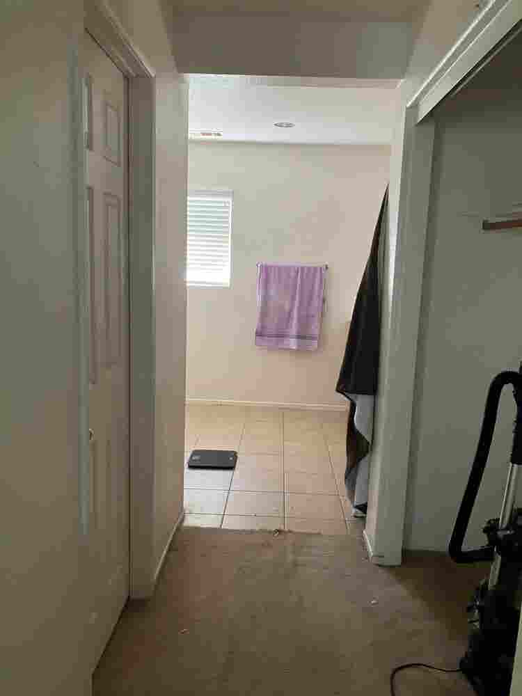 Master bedroom for rent or smaller