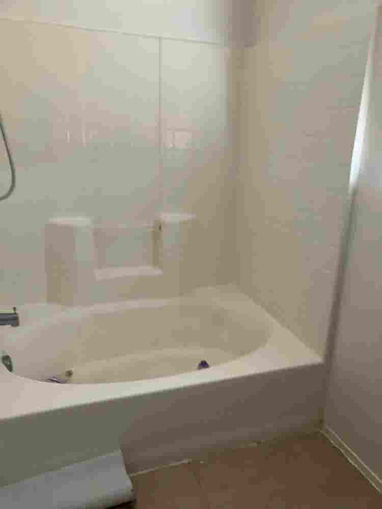 Master bedroom for rent or smaller