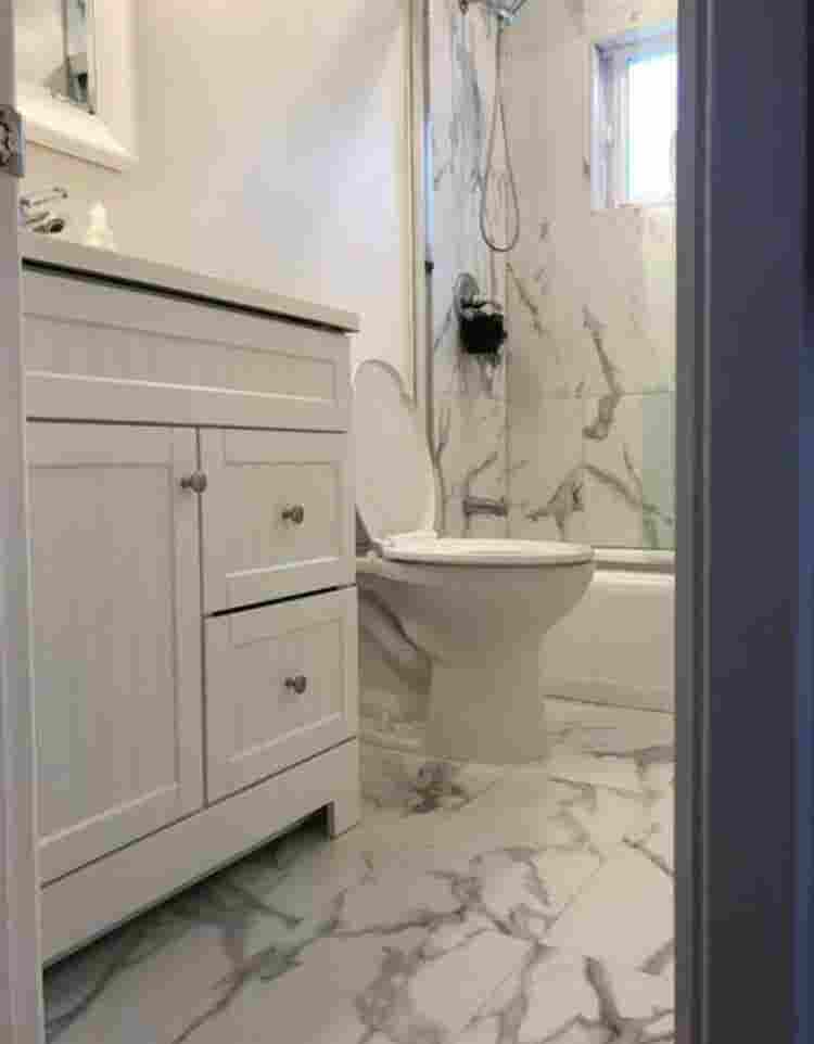 Looking for a female playa roomie!