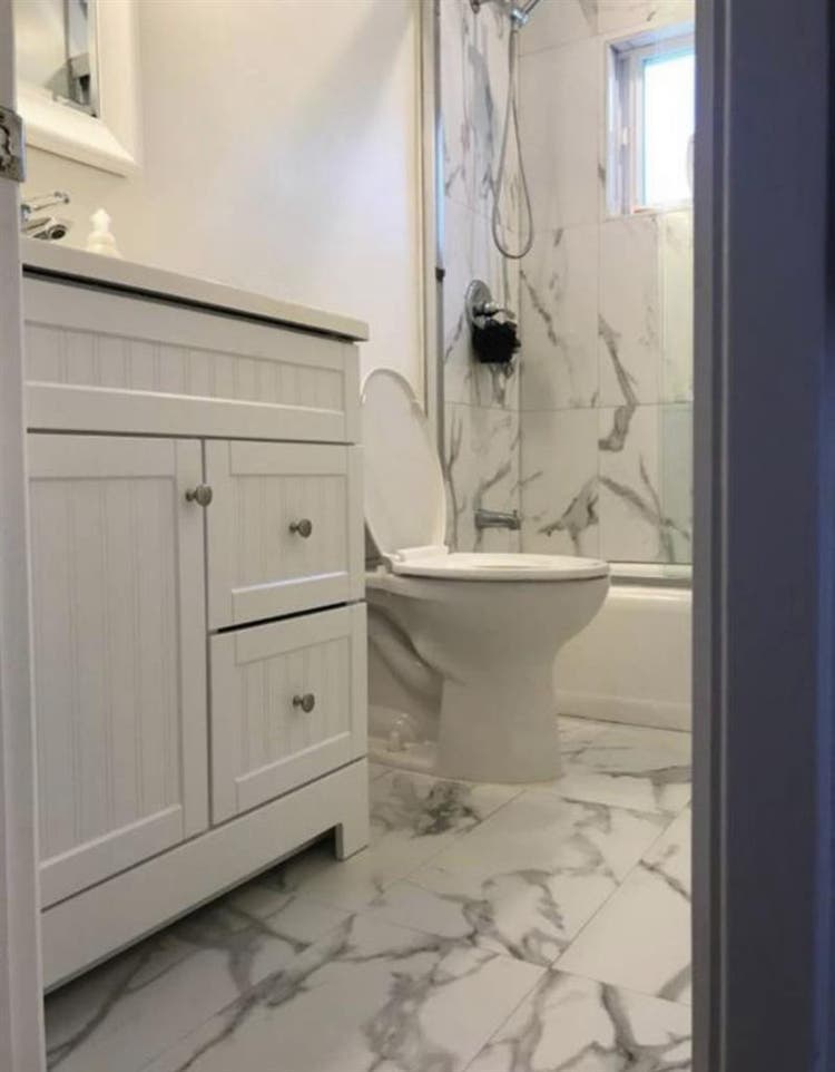 Looking for a female playa roomie!