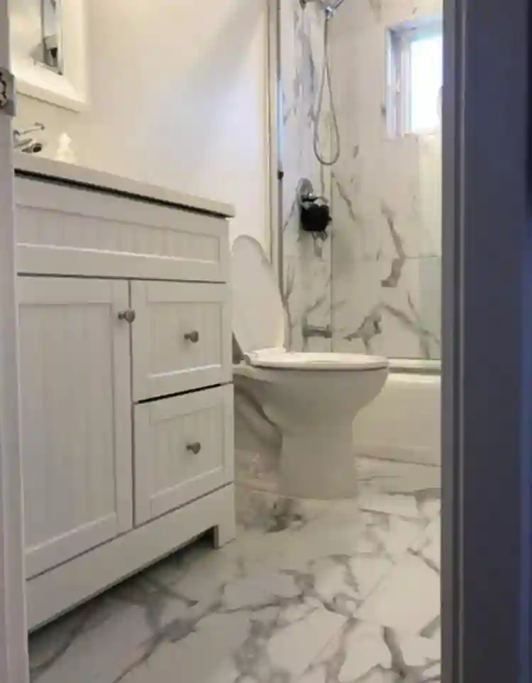 Looking for a female playa roomie!