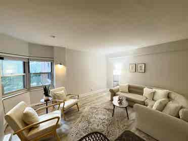 Newly Renovated 1BR in Uptown!