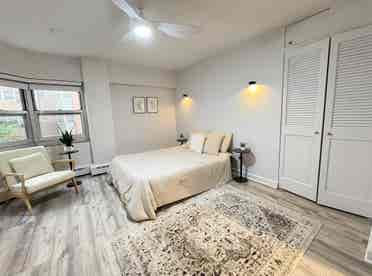 Newly Renovated 1BR in Uptown!