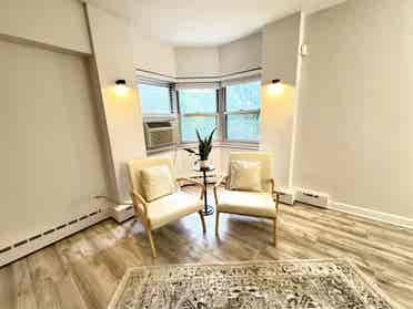 Newly Renovated 1BR in Uptown!