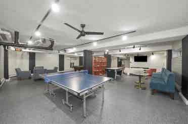 Newly Renovated 1BR in Uptown!