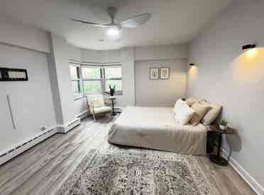 Newly Renovated 1BR in Uptown!