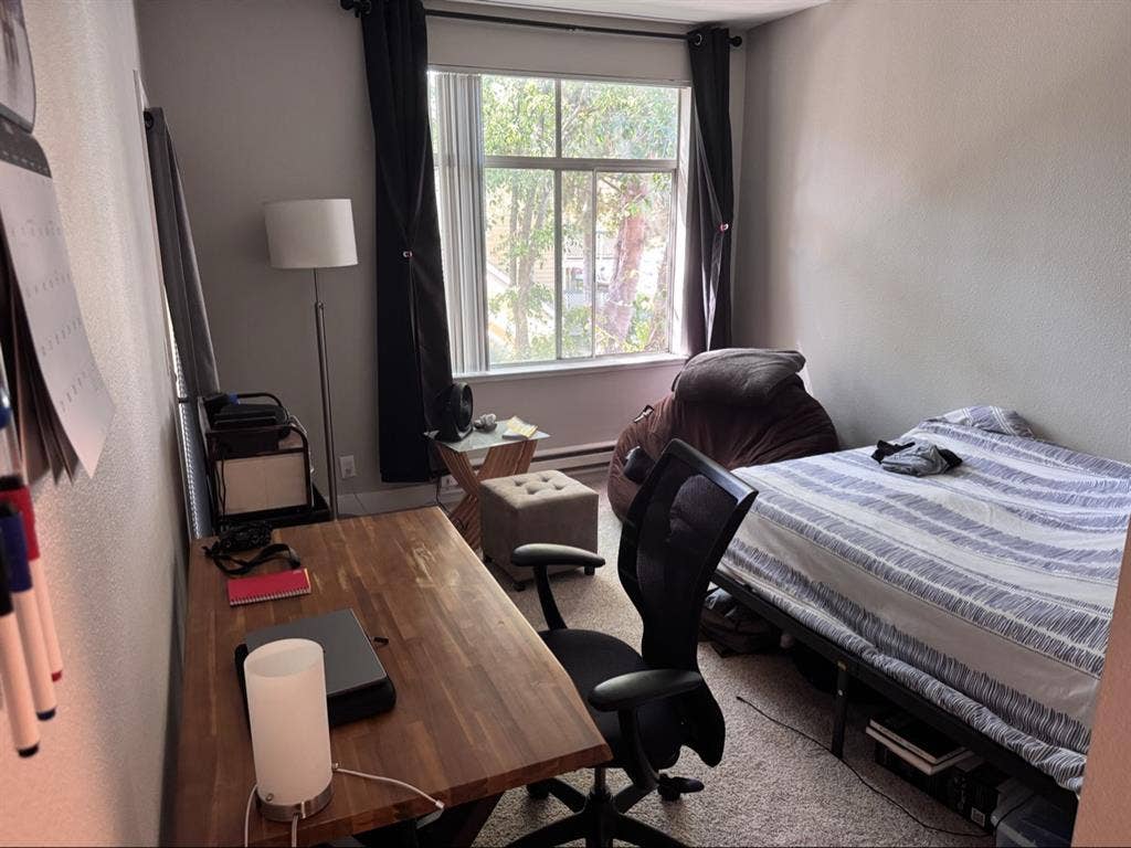 Room for rent in
apartment