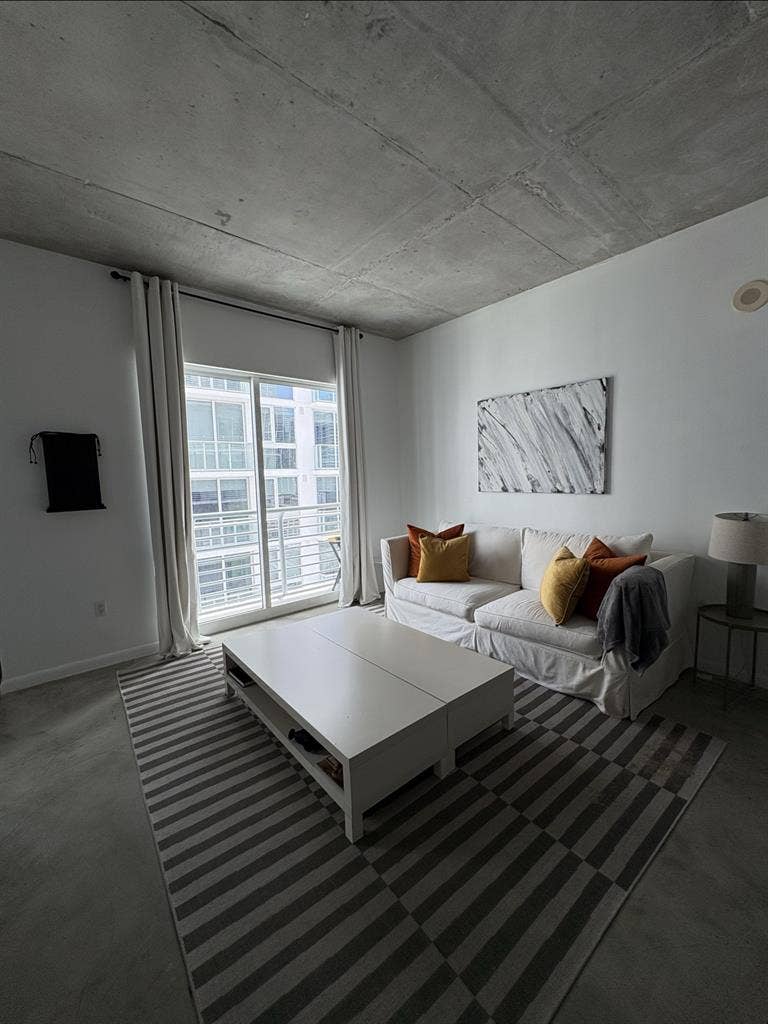 Furnished 1 
Bedroom Condo