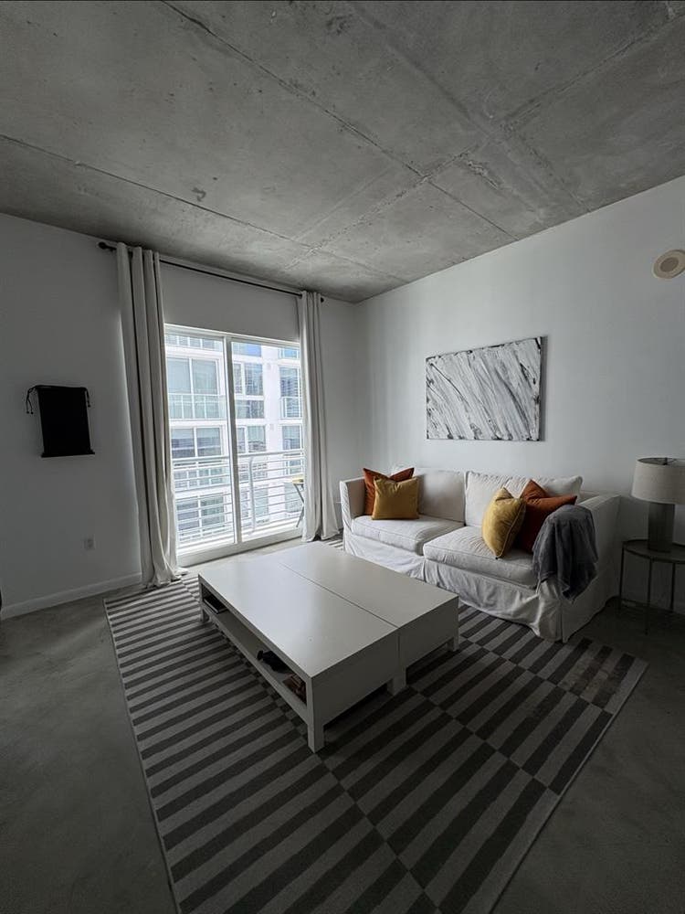 Furnished 1 
Bedroom Condo