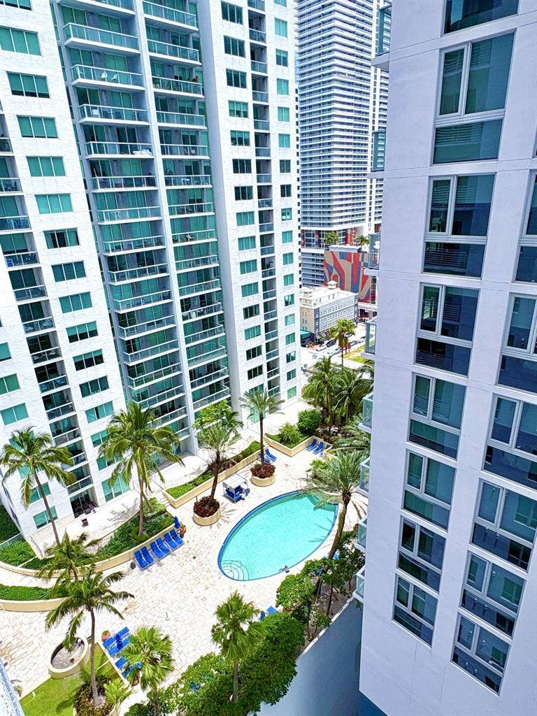 Furnished 1 
Bedroom Condo