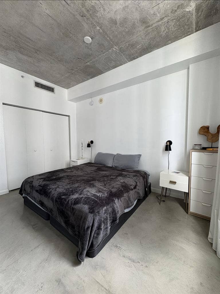 Furnished 1 
Bedroom Condo