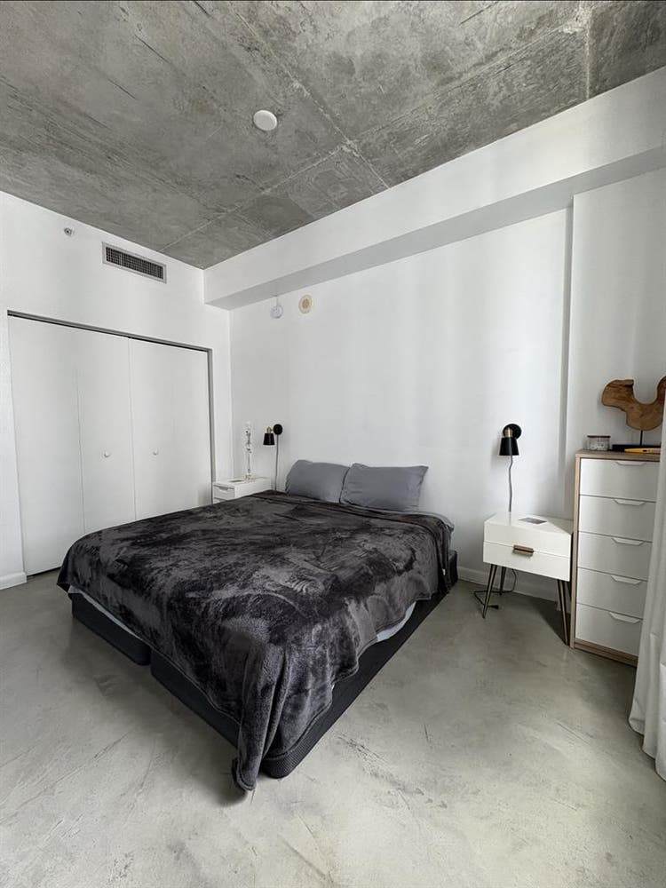 Furnished 1 
Bedroom Condo