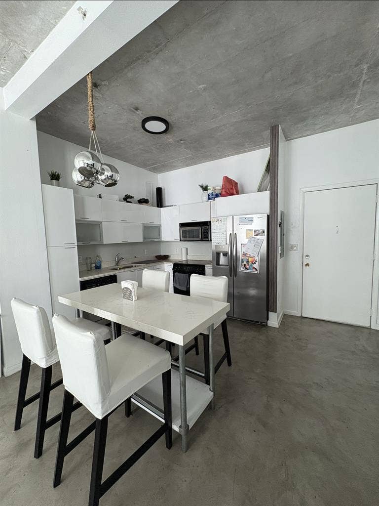 Furnished 1 
Bedroom Condo