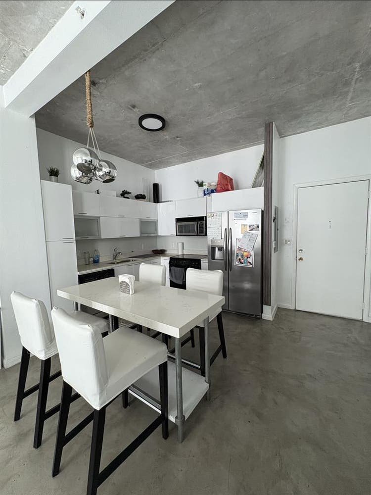 Furnished 1 
Bedroom Condo