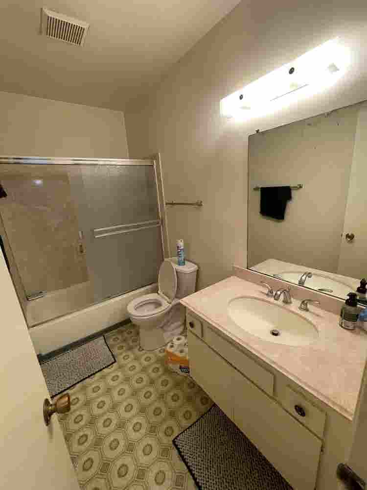 Private Room for Rent, 
East College