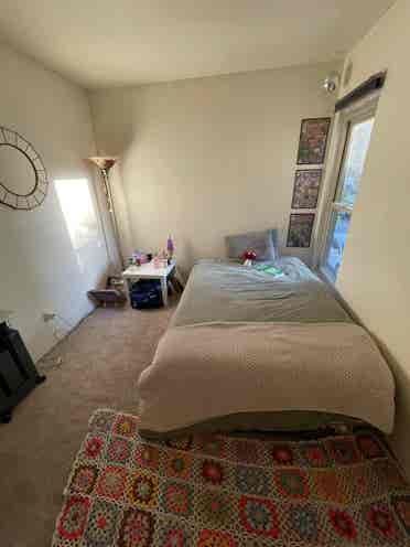 Private Room for Rent, 
East College