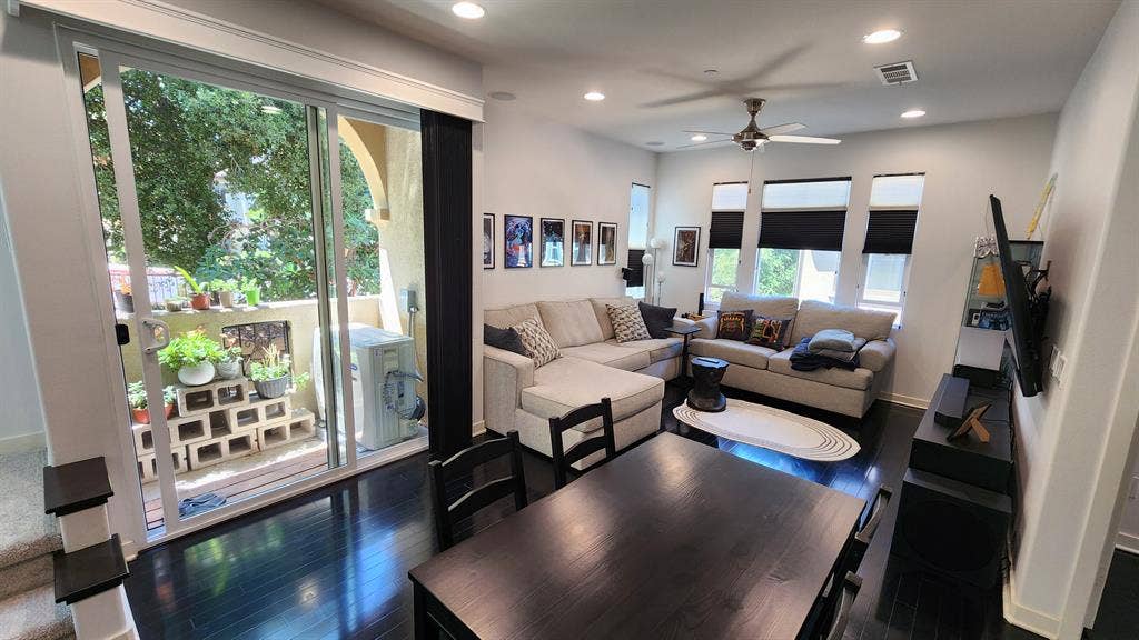 Private Room in a Townhouse