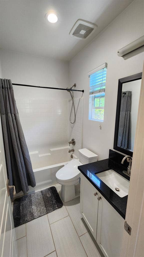 Private Room in a Townhouse