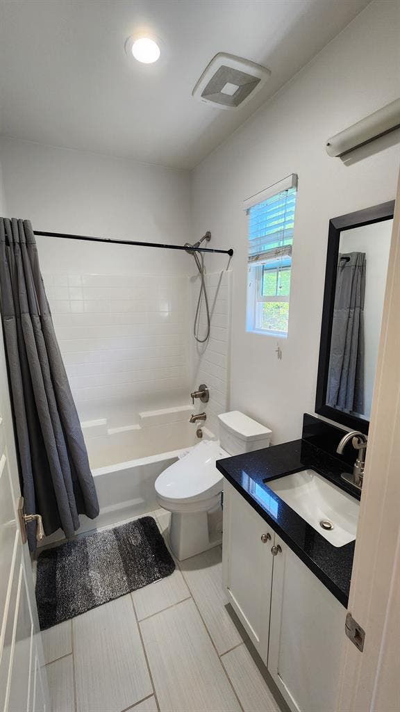 Private Room in a Townhouse