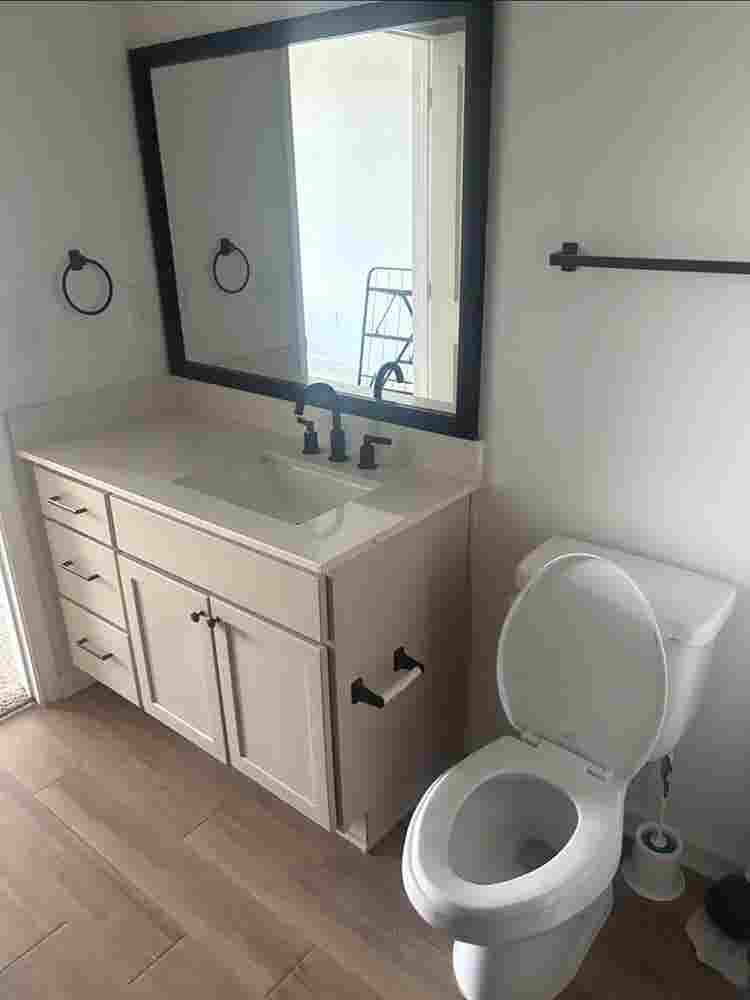 Nice room and bathroom with closet
