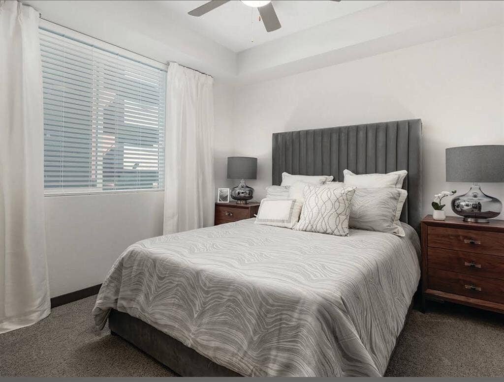 Roommate wanted move in Aug