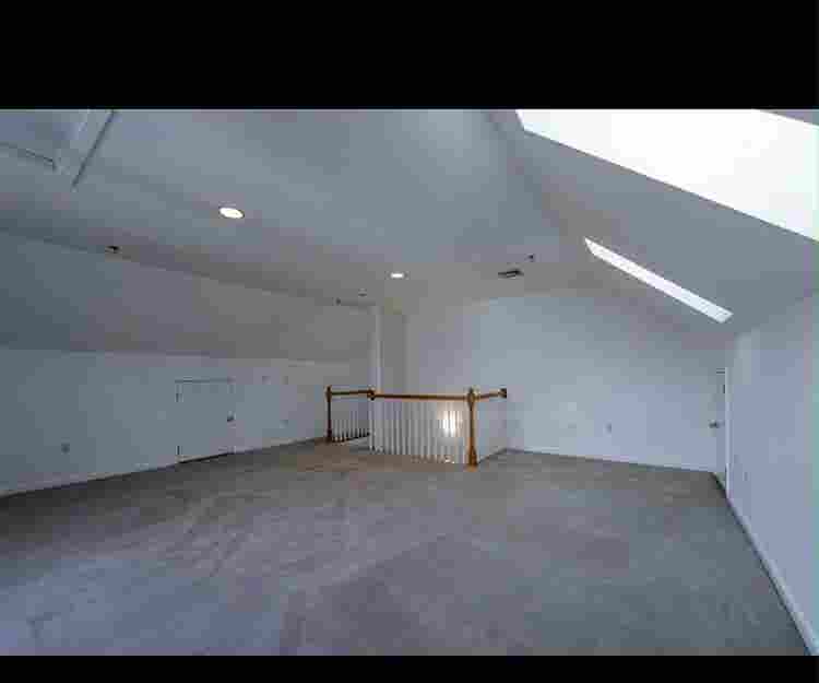 Room available 
in Townhome. Woburn