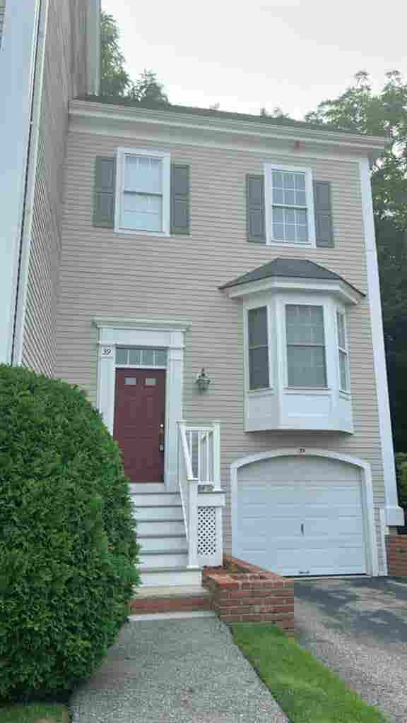 Room available 
in Townhome. Woburn