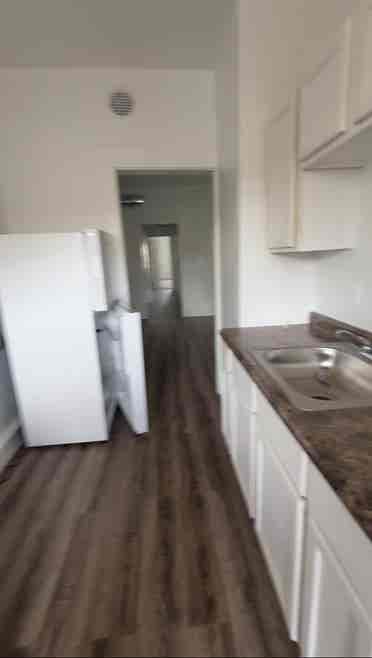 Rooms open! close to Shaker Square